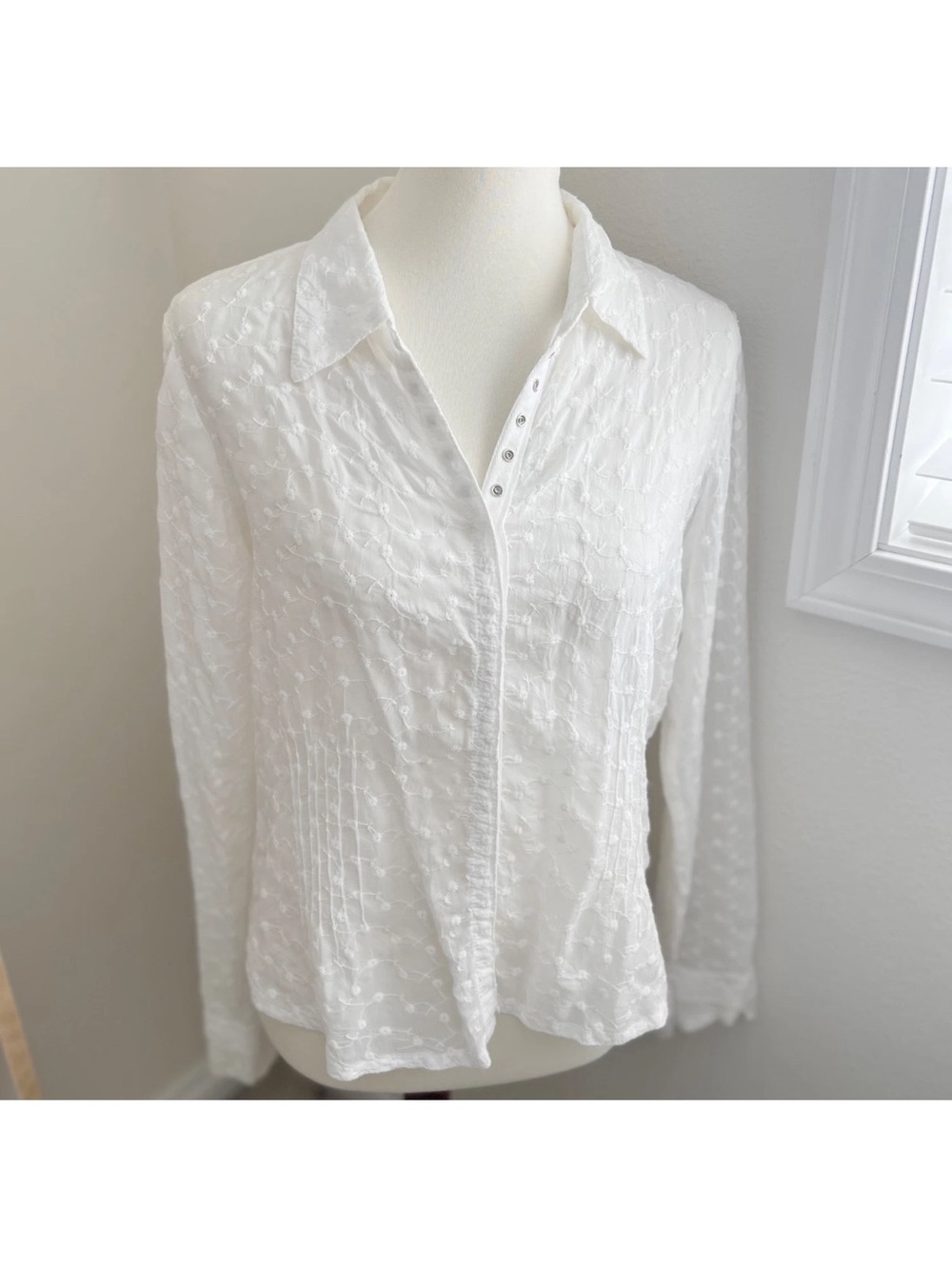Johnny Was Eyelet Embroidered Floral Medium White Blouse Long-Sleeve Shirt Snap
